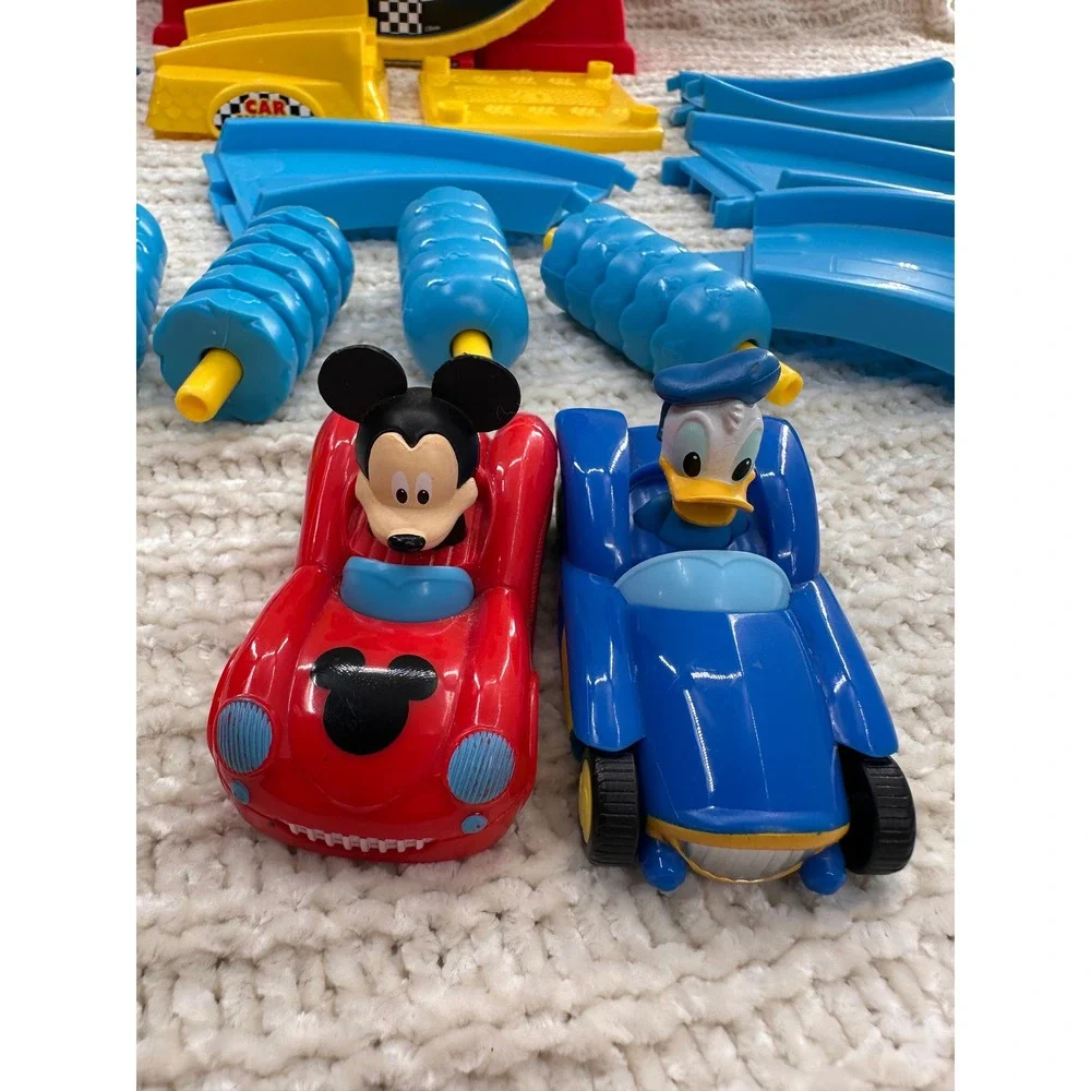 Disney Junior Mickey Roadster Racers Stow N Go Garage Playset Mickey Donald Cars